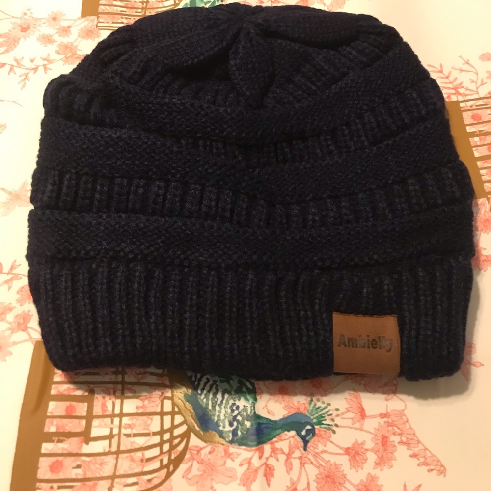 🎩🎩Knotted beanie for women or men dark blue